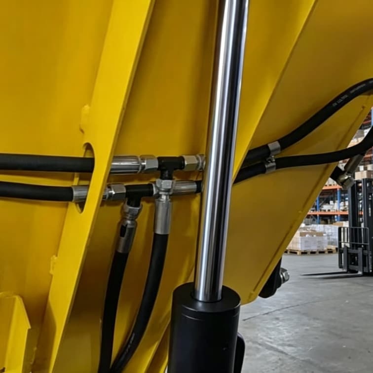 Heavy-Dutymini Loader 300kg500kgs Loading Capacity Hydraulic Tracked Dumper Hydraulic Mini Dumper Pump Core Engine Mini Skid Steer Dumper Heavy Load Mini Dumper